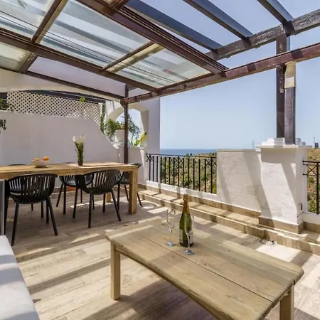 Beautiful Penthouse With Seaview In Pueblo Monteros