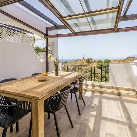 Beautiful Penthouse With Seaview In Pueblo Monteros
