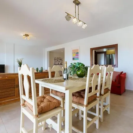 Beautiful Penthouse With Seaview In Pueblo Monteros 公寓