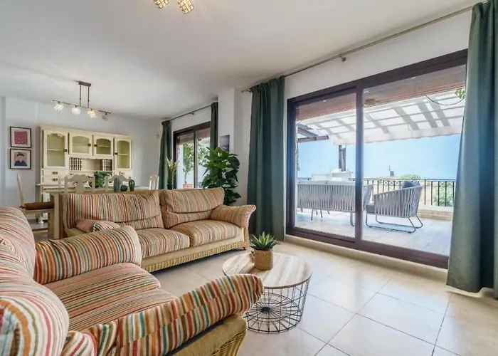 Апартаменты Beautiful Penthouse With Seaview In Pueblo Monteros Марбелья