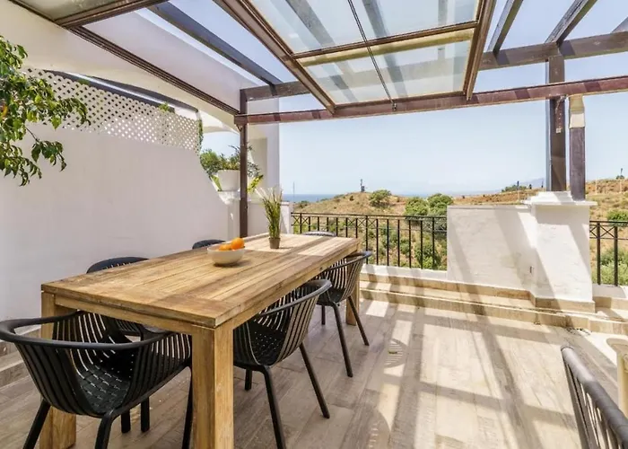 Beautiful Penthouse With Seaview In Pueblo Monteros