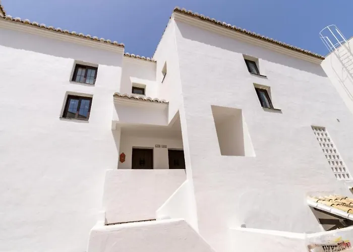 Beautiful Penthouse With Seaview In Pueblo Monteros